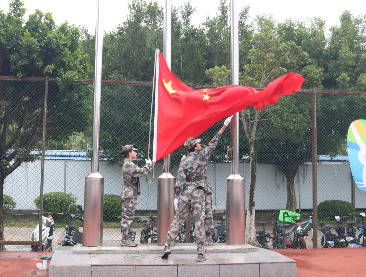 加强国防教育 共筑安全之基 ——8858cc永利举行升旗仪式