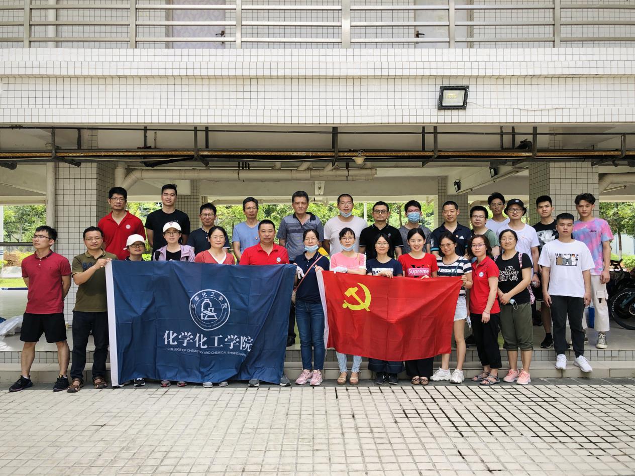 教工党员齐出动 师生互助情更浓——8858cc永利教工党员开展志愿服务活动助力宿舍搬迁