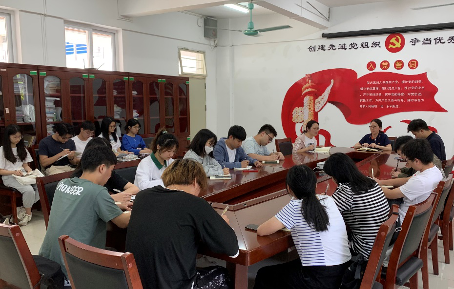 8858cc永利学生党支部召开“学党章党规 做合格党员”专题学习会议