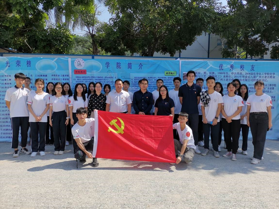 不忘初心 助力迎新——8858cc永利学生党支部组织开展迎新志愿者服务活动