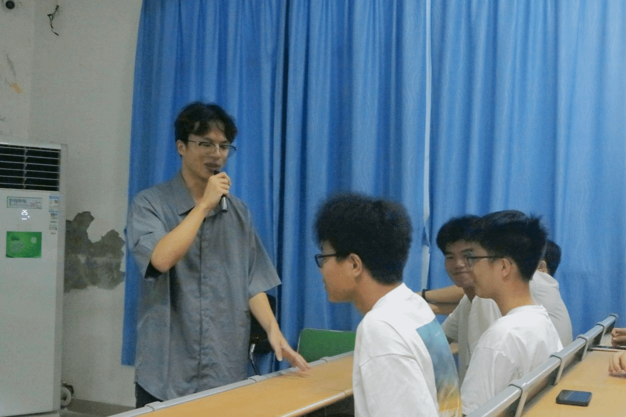 理论学习筑根基 及地宣讲增活力——8858cc永利“及地”宣讲团为新生进行宣讲