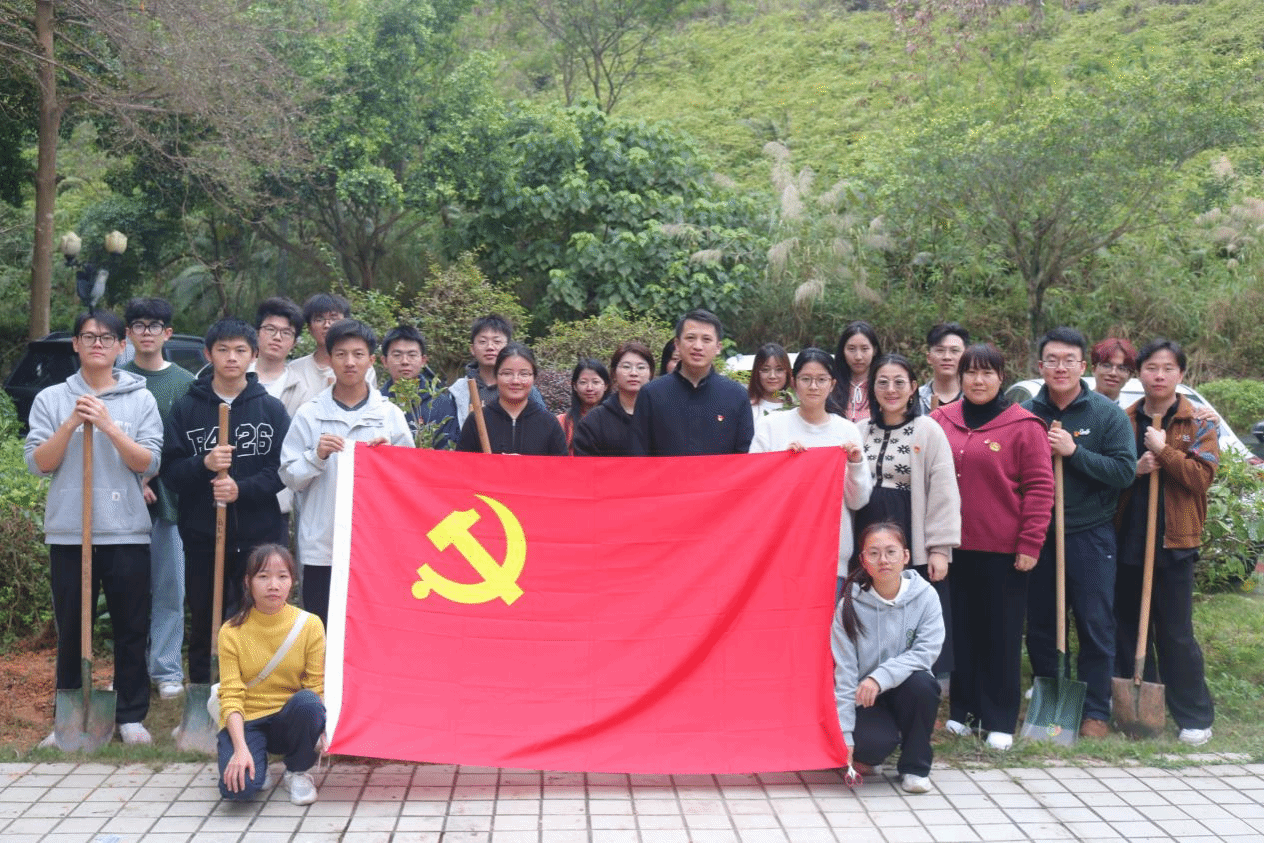 8858cc永利学生党支部开展“绿美校园”植树党日活动